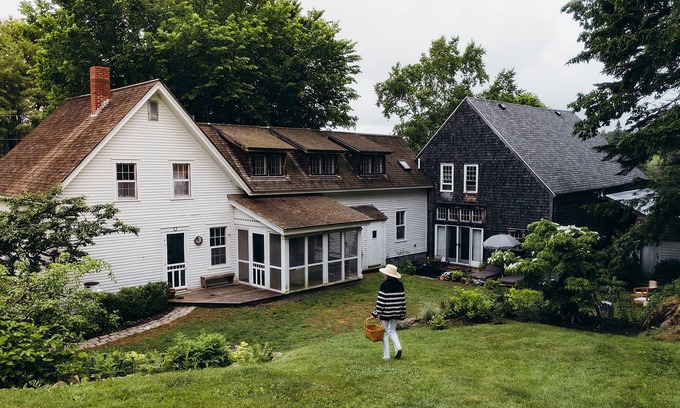 Friendship House | Rustic-Luxe Escape Near Town w/Water Access, Kayaks, Games, Fire Pit & Peloton!