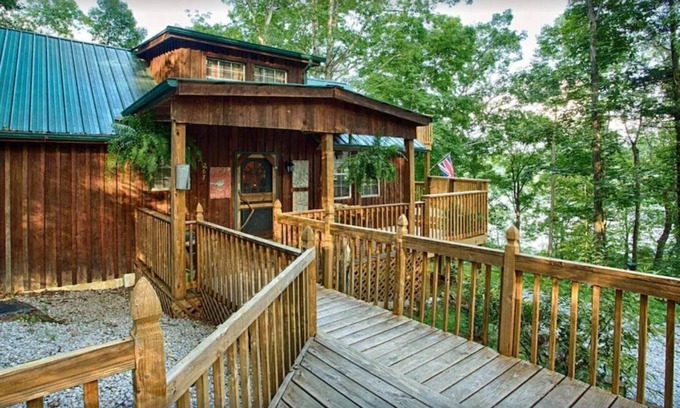 Nancy Cabin | Rustic Luxury Lakefront Cabin in Beautiful Wooded Surroundings
