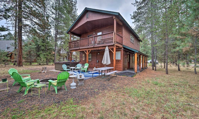McCall Cabin | Rustic McCall Cabin w/Private Hot Tub & Deck!