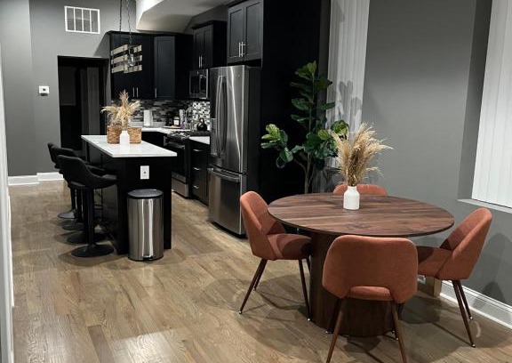 East Garfield Park Apartment | Rustic Mix
