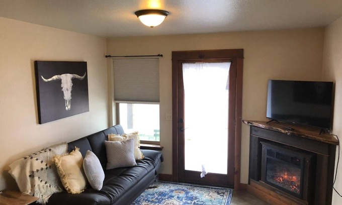 River Road Condo | Rustic, modern, and cozy condo located in central Missoula on the Milwaukee Path bike trail.