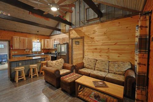 Bryson City House | Rustic Modern Cabin with Hot Tub near rafting and Great Smokey Mountains