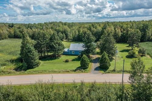Mauricie Ski Chalet | Rustic & Modern Chalet 32 Acre of Land
