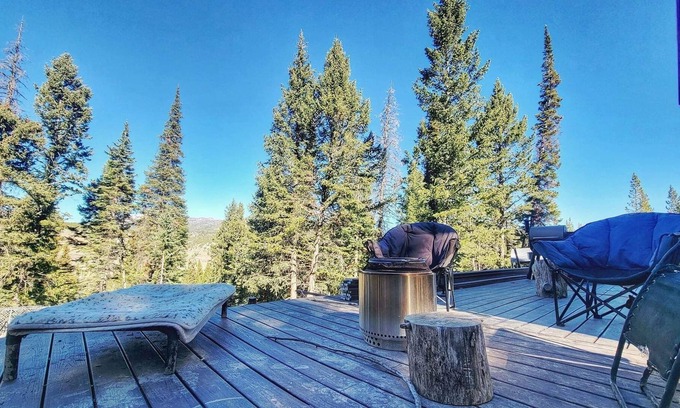 Dubois Cabin | Rustic Mountain Cabin with Direct Trail Access Togwotee Mountain