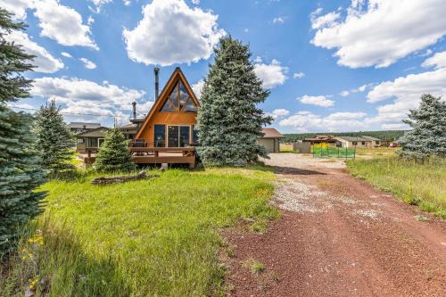 Baderville House | Rustic Mountain Chalet with Private Studio Minutes from Snowbowl