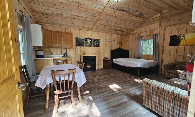 Unorganized North East Parry Sound Cabin | Rustic Off Grid Cabin. Pet Friendly, Private environment