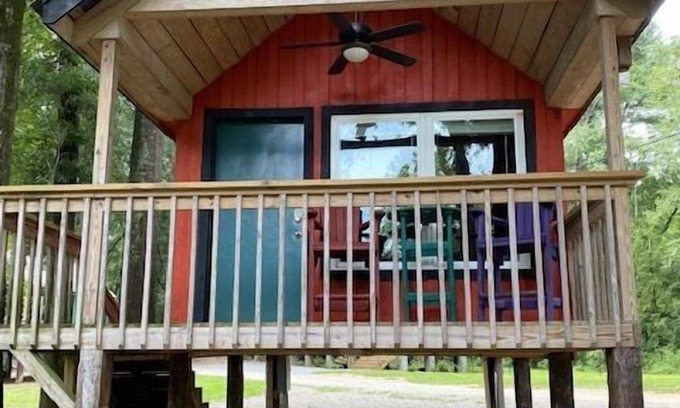 Juliette Cabin | Rustic Red Retreat