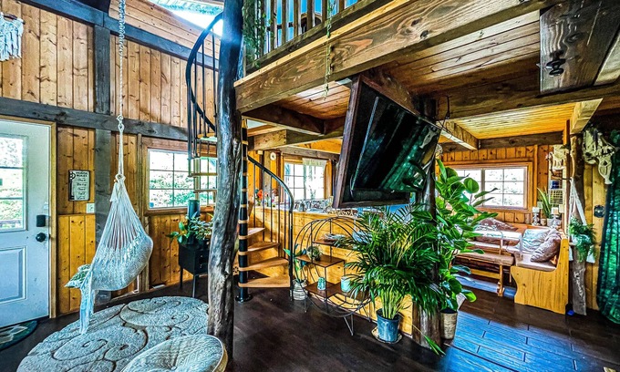 Hawaiian Acres Cottage | Rustic Relaxation Retreat Fairytale Haven near Volcano! Eco-Friendly on 2 Acres!