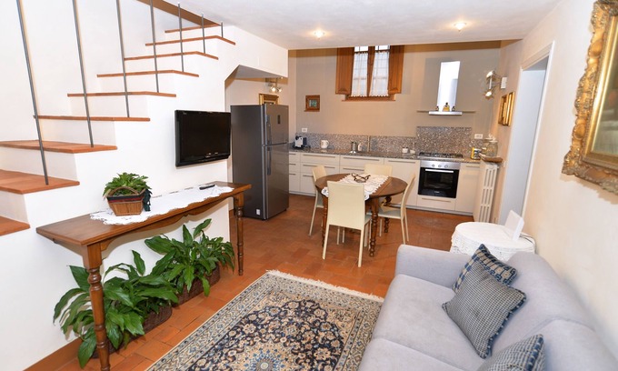 Lucca House | RUSTIC RESTORED NEAR THE CENTER