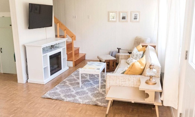 Grand Barachois House | Rustic Retreat- Bois Joli Beach