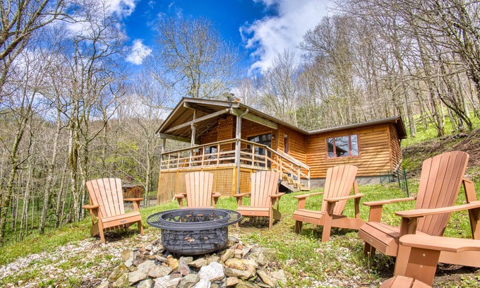 Wolf Laurel Cabin | Rustic Ridge - Wolf Laurel Gem!