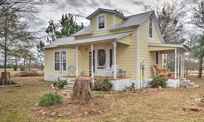 Rockdale House | Rustic Rockdale Home on 100 Acres: Near City Park!
