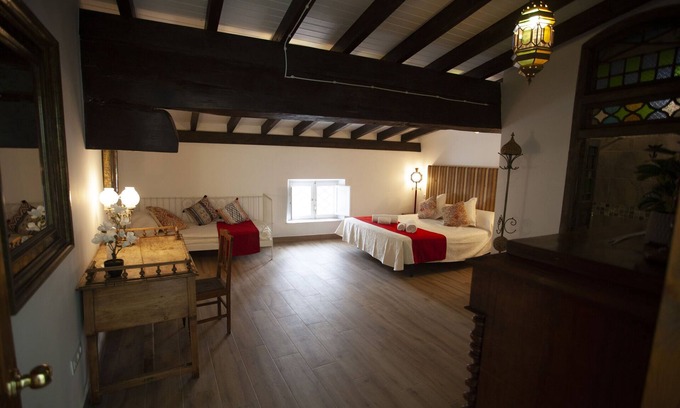 Cuevas Del Almanzora Hotel | RUSTIC & ROMANTIC ROOM