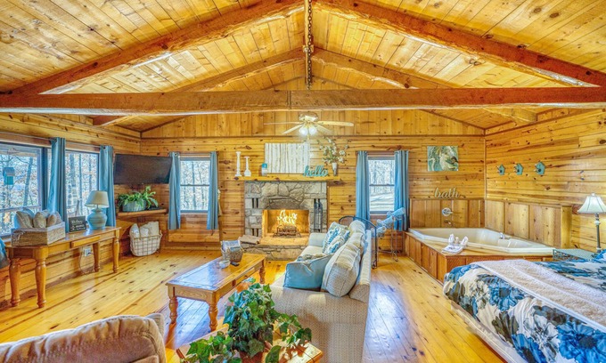 Saint Joe Cabin | Rustic, romantic, 5-7 miles from the Buffalo River