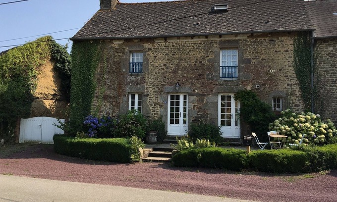 Guilliers House | Rustic Stone house in rural Brittany, sleeps up to 11, with pool & garden.