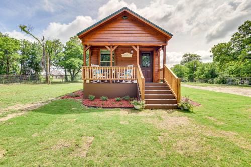 Weatherford House | Rustic Texas Getaway with Grill on 30 Acres