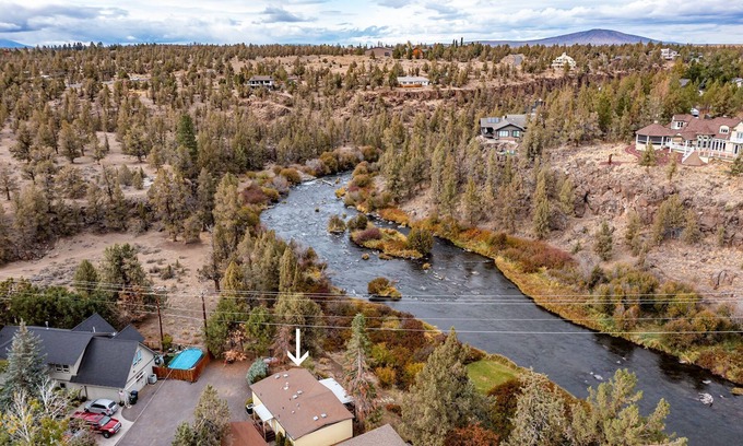 Bend House | Rustic Tumalo Deschutes River Retreat