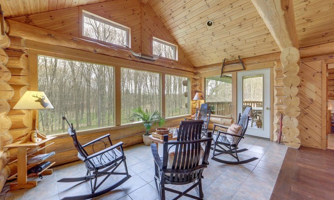Tustin Cabin | Rustic Tustin Cabin on 7 Acres w/Fire Pit & Porch