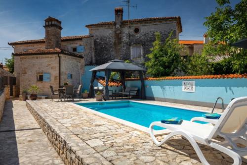 Tar-Vabriga Villa | Rustic villa Casa Tessa with outdoor pool in Tar