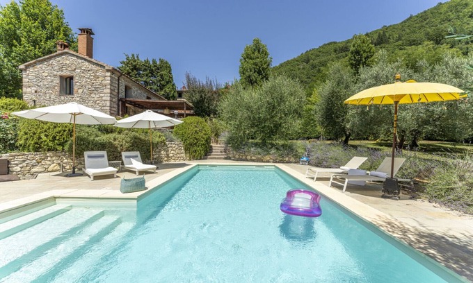 Vaiano Villa | Rustic Villa Fienile di Fabio in Tuscany