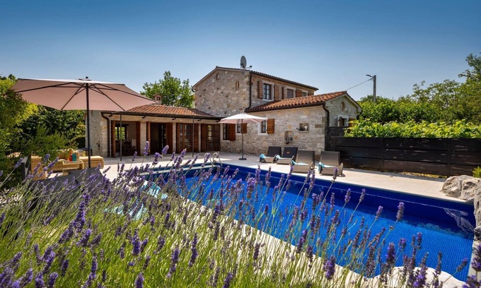 Sveti Bartol Villa | Rustic villa Nonna Lucia with pool in Grožnjan