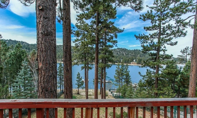 Patton House | Rustic Vintage Lakefront - Features 70's / 80's Style To Experience An Older Style Cabin! Lakeview! 4 Bedroom Home