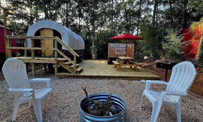 Jefferson House | Rustic Wagon Glamping Hot Tub