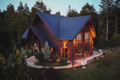 Suseni House | Rustic Wood Villa