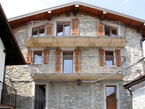 Vercana Apartment | Rustico Maria