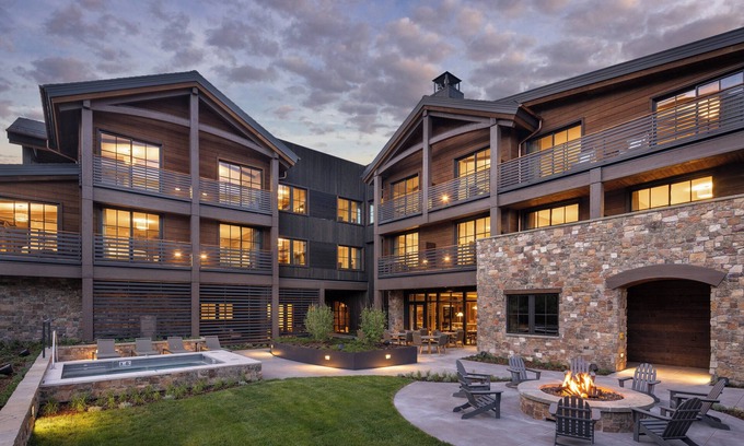 Jackson Hole Hotel | Rusty Parrot Lodge and Spa