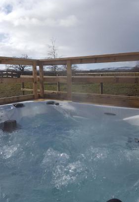 Pontesbury Ski Chalet | Ruth's Repose Country Retreat with private hot tub