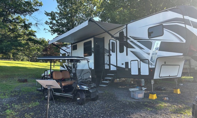 Gettysburg House | RV at Gettysburg Round Top Resort Sleeps 7 with golf cart