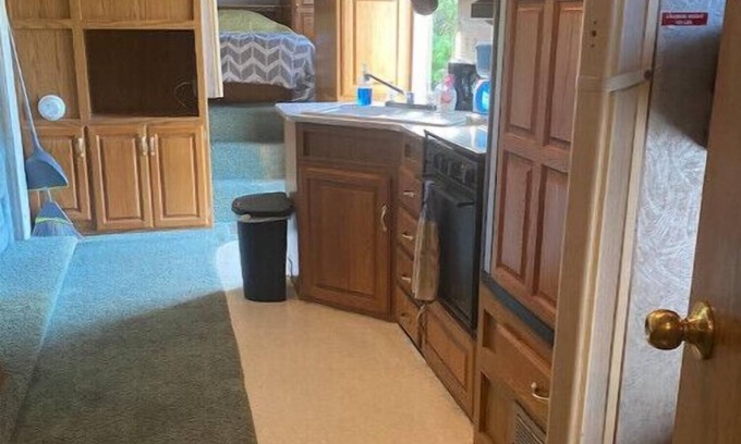 Division No. 3 House | RV camper in Glenwood