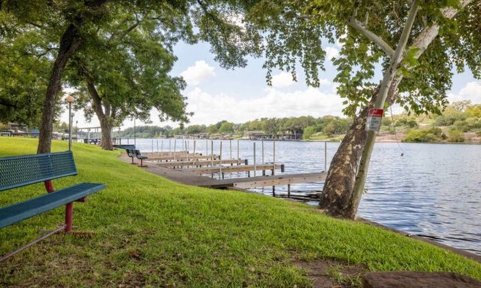 Buchanan Dam RV Rental | RV Site - Pull Through 30