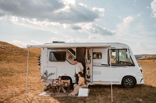 Ujpest Other | RWay The Moving Hotel by Theo