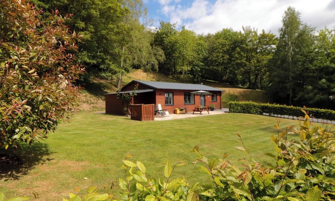 Kirkbymoorside Cottage | RYEDALE COUNTRY LODGES - WILLOW LODGE, pet friendly in Kirkbymoorside