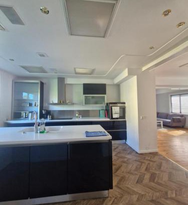 Lindesberg Apartment | Rymlig 90 kvm lägenhet i hjärtat av Lindesberg