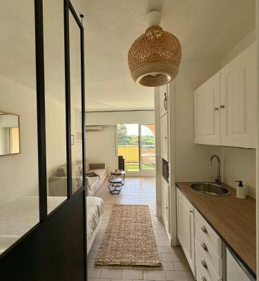 Toulon - Hyeres Apartment | Séjour au port