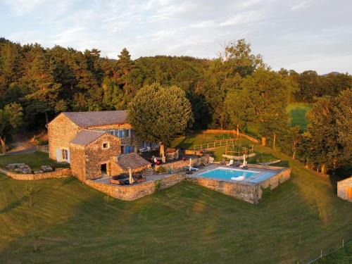 Saint-Etienne-Lardeyrol Bed & Breakfast | Séjour champêtre : magnifique ferme réhabilitée avec piscine, terrasses et confort moderne à St Étienne Lardeyrol - FR-1-582-389
