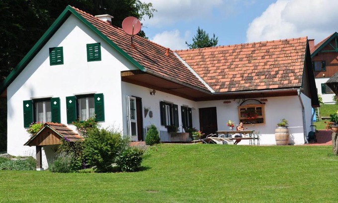 Loipersdorf bei Fuerstenfeld House | s´ Kellerstöckl