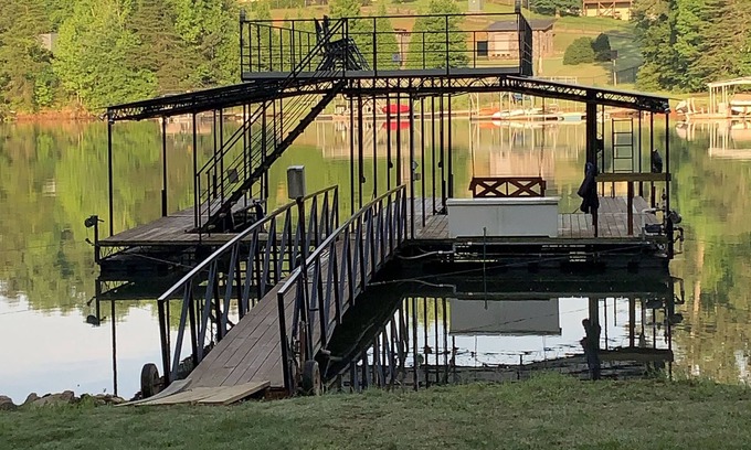Cumming House | S. Lanier Waterfront-Gentle slope! Family Friendly!