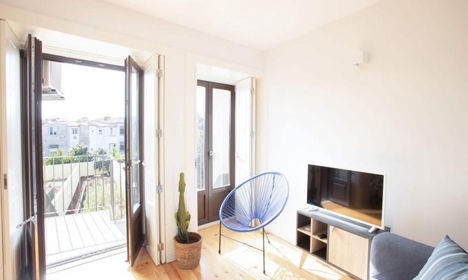 Bonfim Apartment | S. Vítor Studio w/Garden