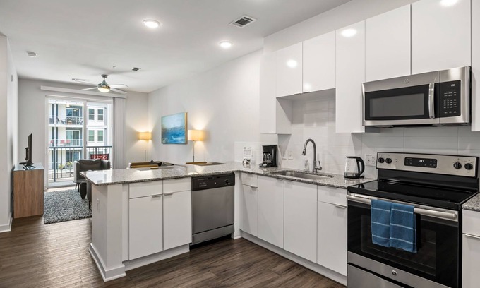 Midtown Apartment | (S1BF) Rare Find - Bright and Modern 1-BR w/Free Parking
