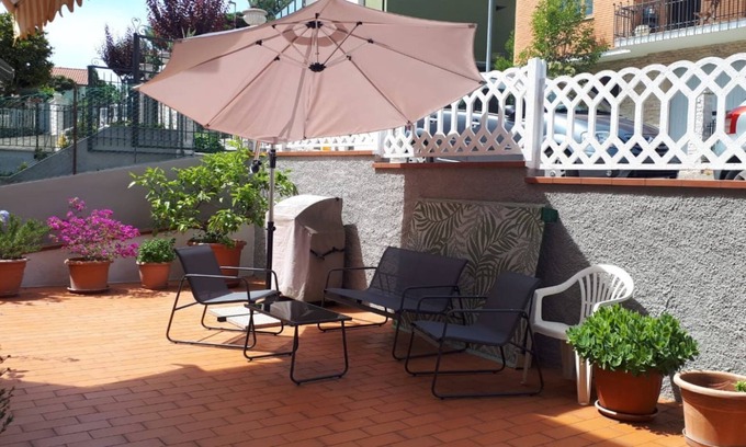 Sirolo Apartment | S348 – Sirolo, delightful three-room apartment with outdoor courtyard