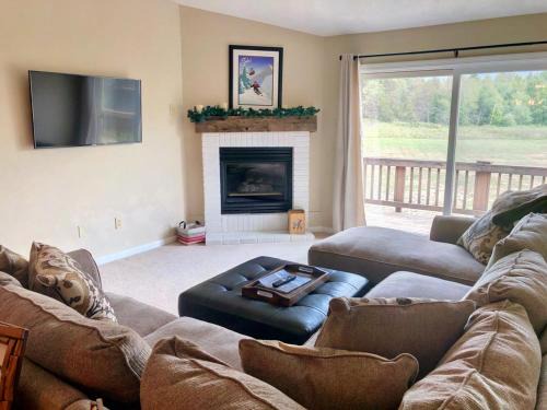 Bretton Woods Apartment | S5 Renovated Bretton Woods Resort condo with beautiful mountain views Fast wifi
