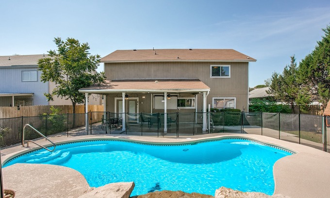 West San Antonio House | SA Jewel! Wfall Pool, Solar! Fire P, SeaW, Fies5