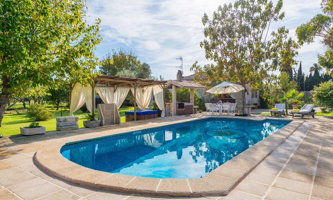 Selva Villa | SA VINYETA Finca for 6 with Pool, Jacuzzi and Garden