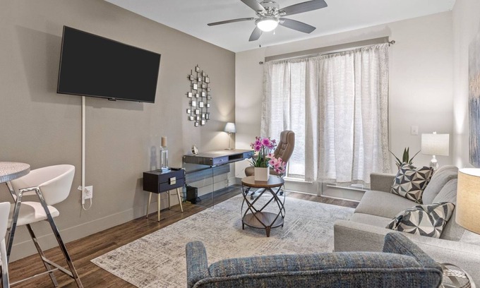 Forest Crest Apartment | SA213 - Ginger's Hill Country's Luxury 1BD Pad