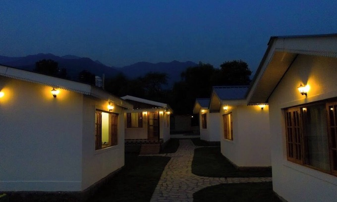 Suja Hotel | Saanjh Cottages