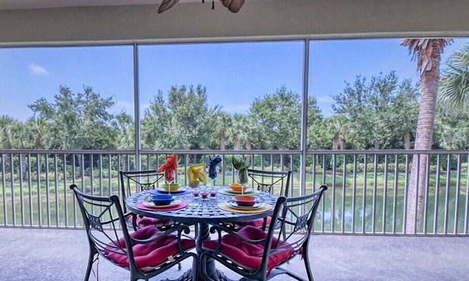 Majestic Palms House | Sabal Pointe at Majestic Palms 1004 Near beach Townhome. Sanibel/Captiva/Fort